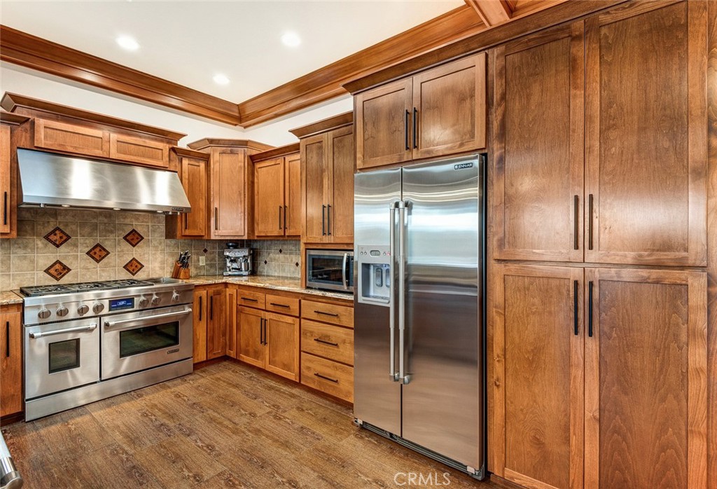 3925 Rivercrest Drive N Property Photo 16