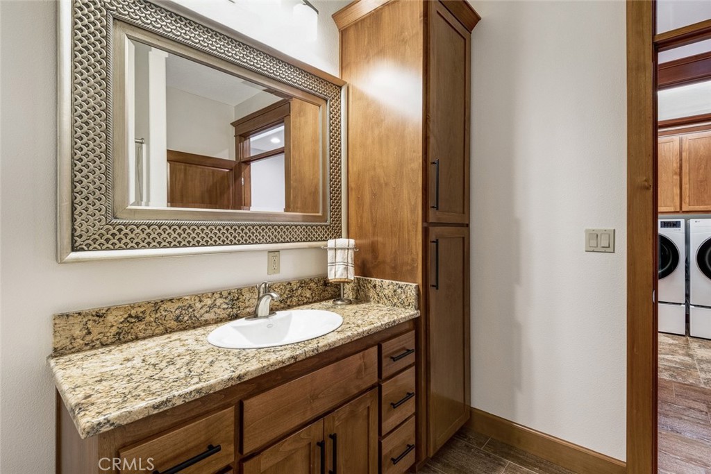3925 Rivercrest Drive N Property Photo 23