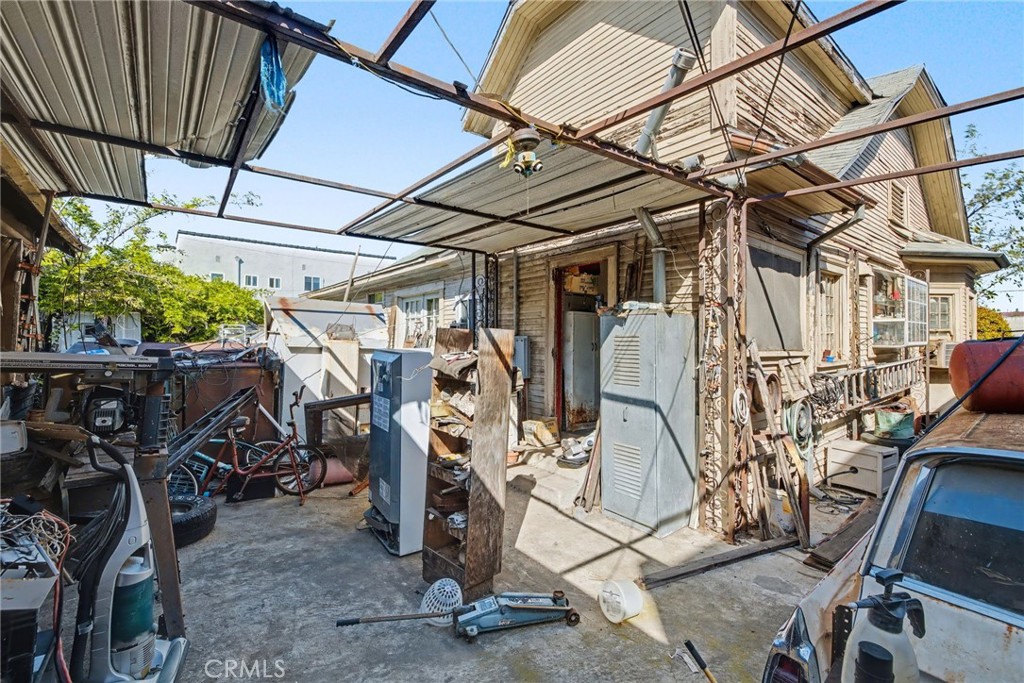 773 N Alexandria Avenue Property Photo 3