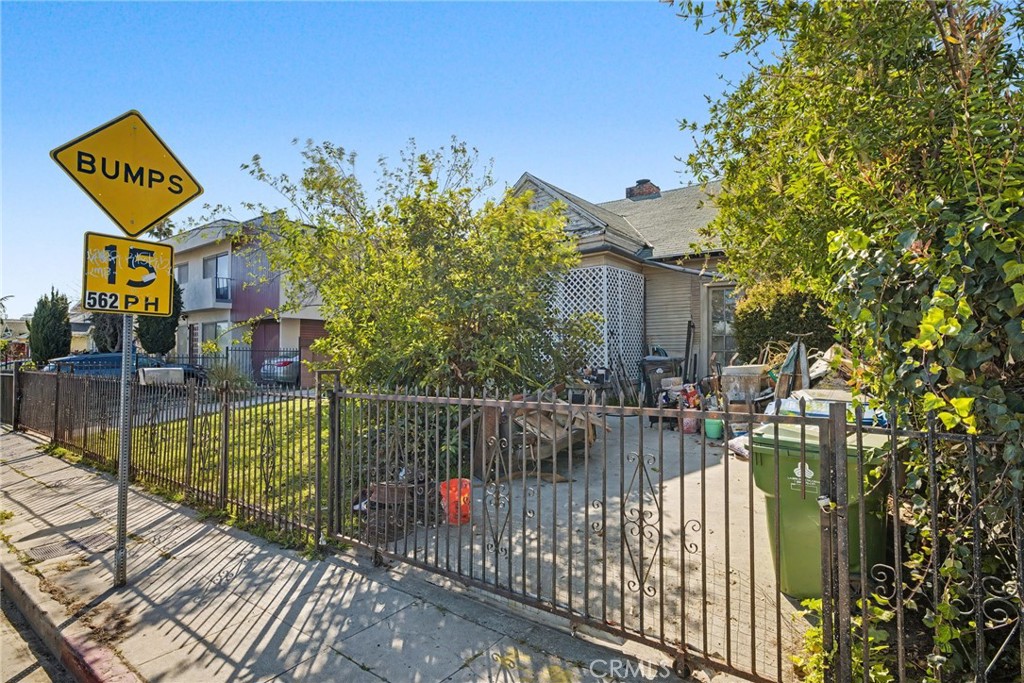 773 N Alexandria Avenue Property Photo 6