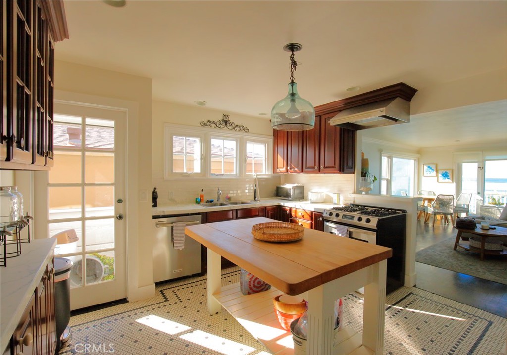 1061 Gaviota Property Photo 7