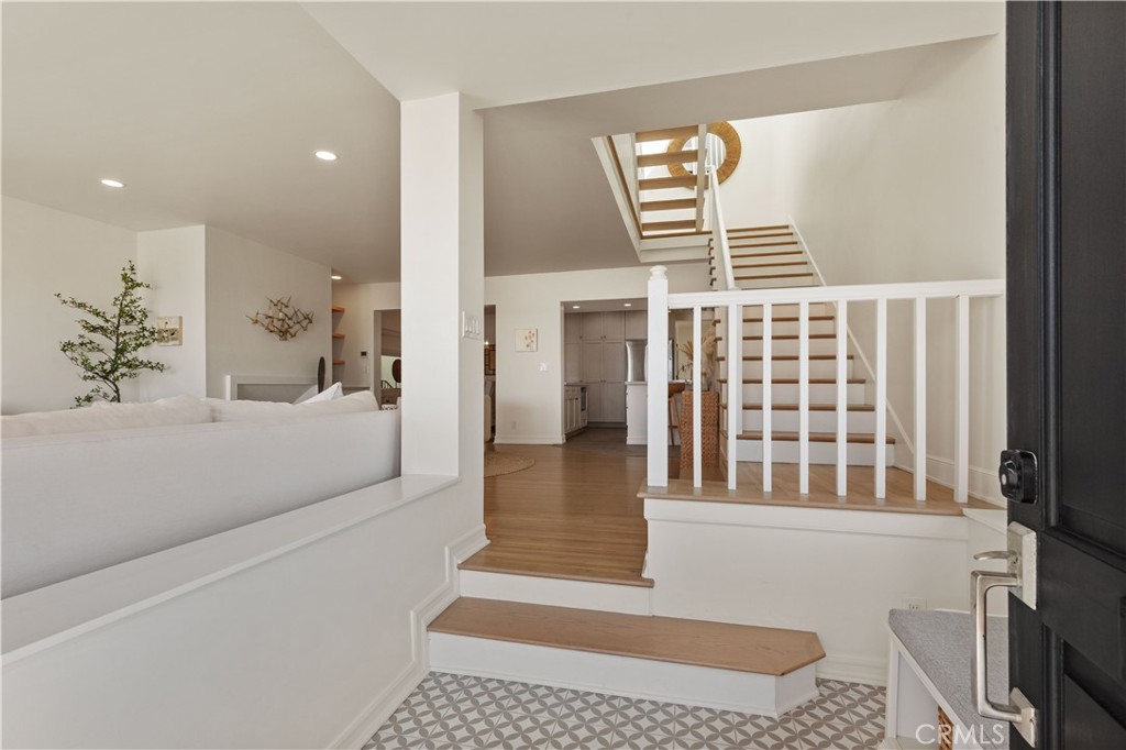 5537 E Seaside Walk Property Photo 4