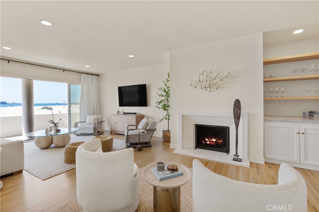 5537 E Seaside Walk Property Photo 8