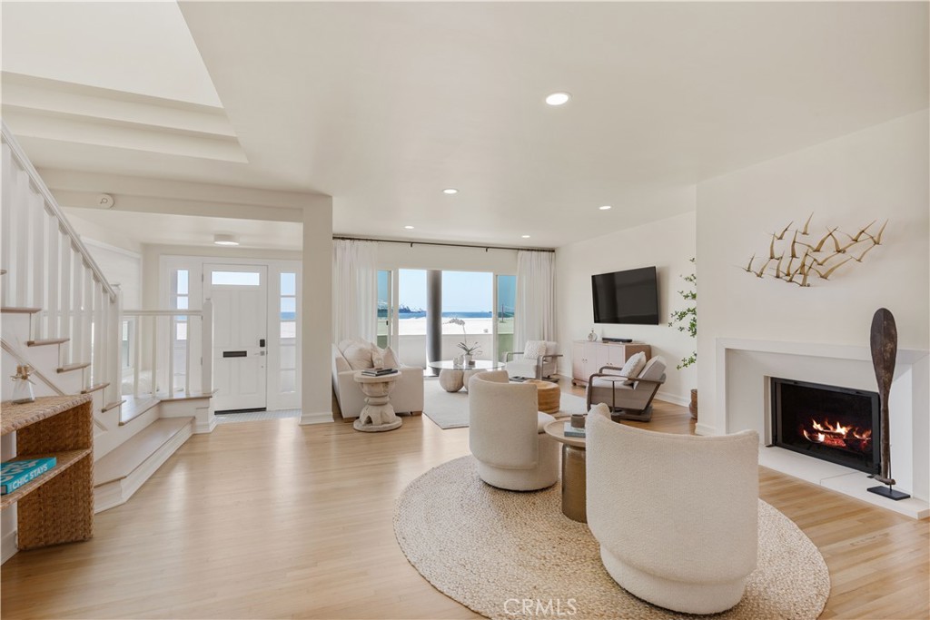 5537 E Seaside Walk Property Photo 9