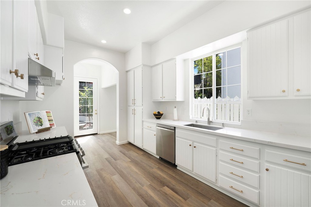 66 Turnbury Property Photo 28