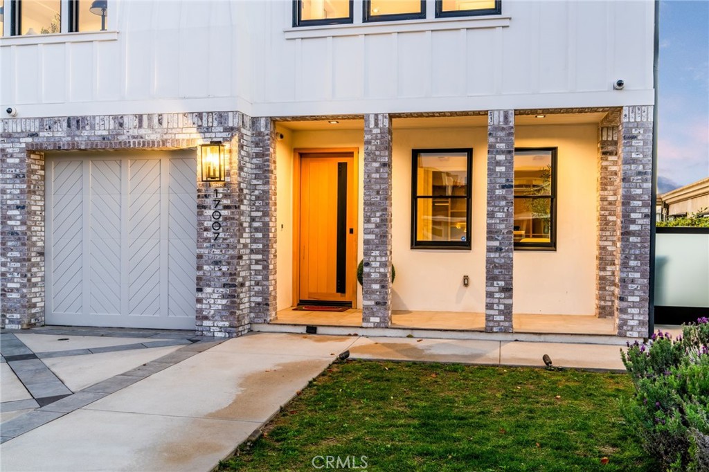 17007 Edgewater Lane Property Photo 4