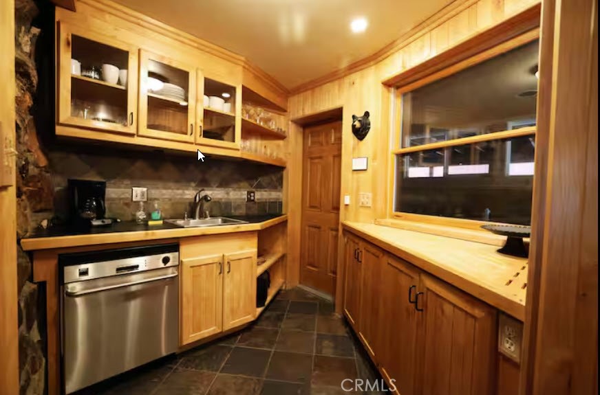 1140 Vine Avenue Property Photo 6