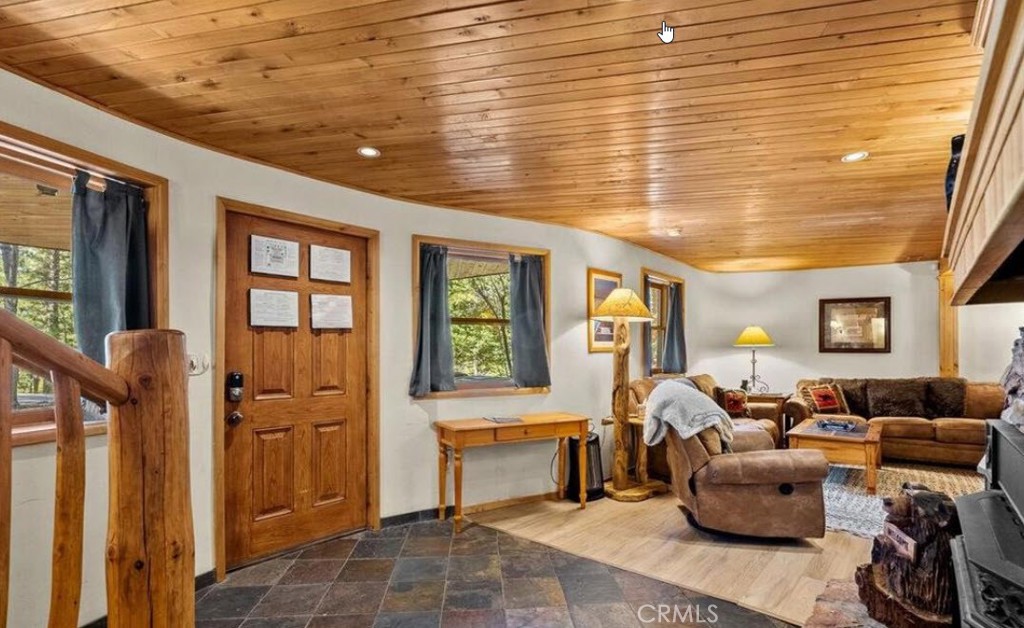 1140 Vine Avenue Property Photo 8