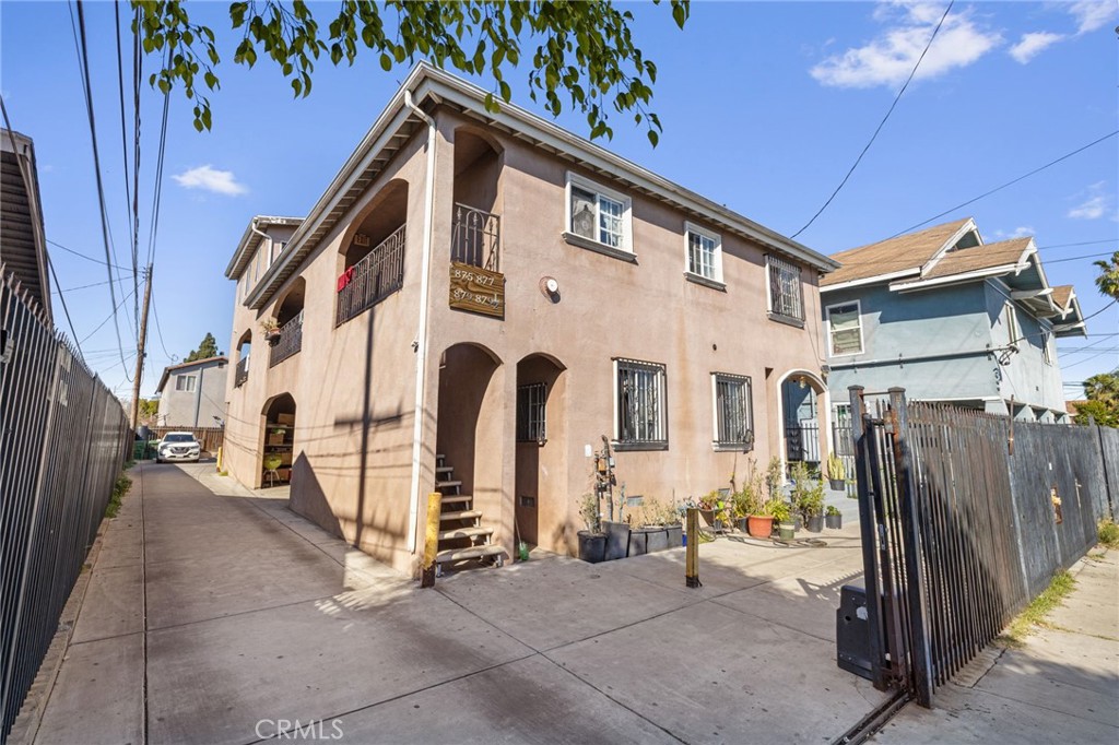 879 E 40th Place Property Photo 1