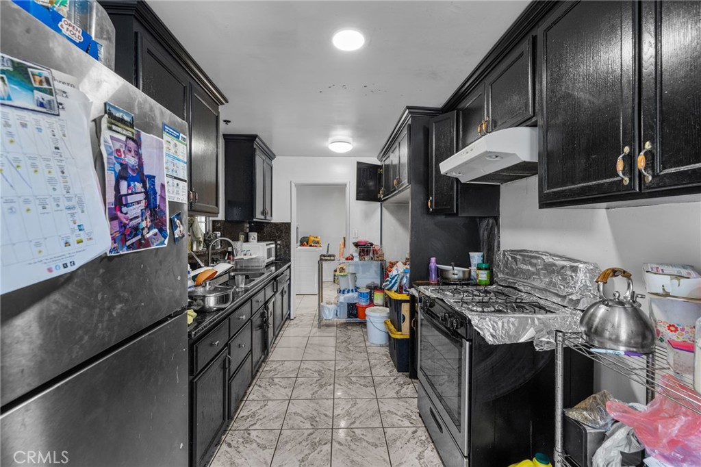 879 E 40th Place Property Photo 8