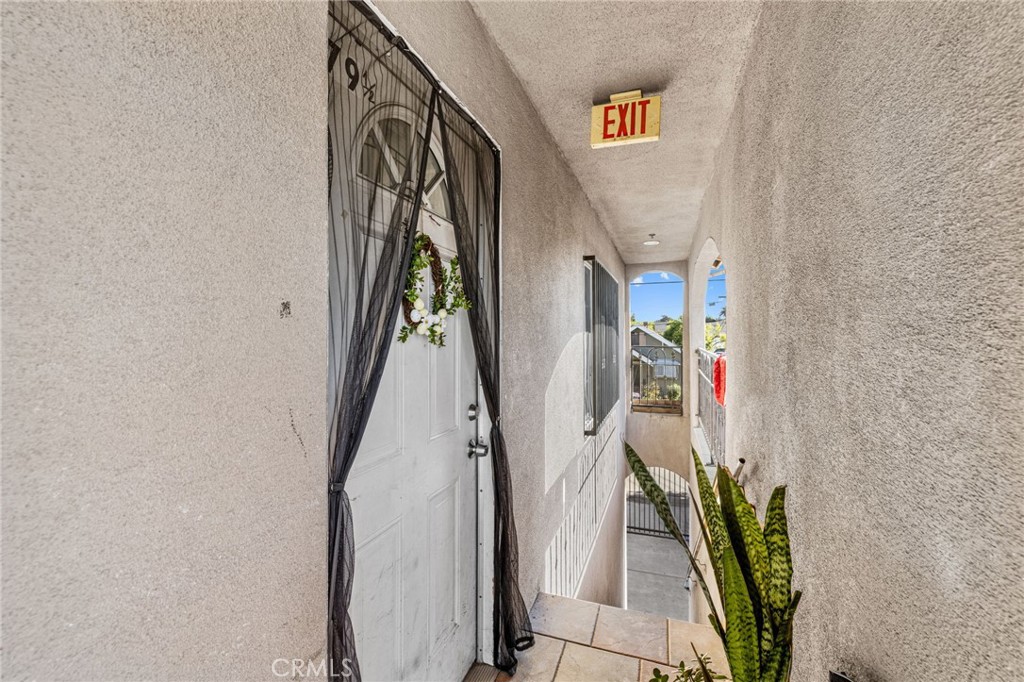 879 E 40th Place Property Photo 17