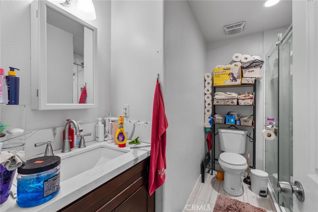879 E 40th Place Property Photo 19