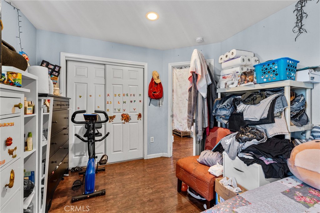 879 E 40th Place Property Photo 35