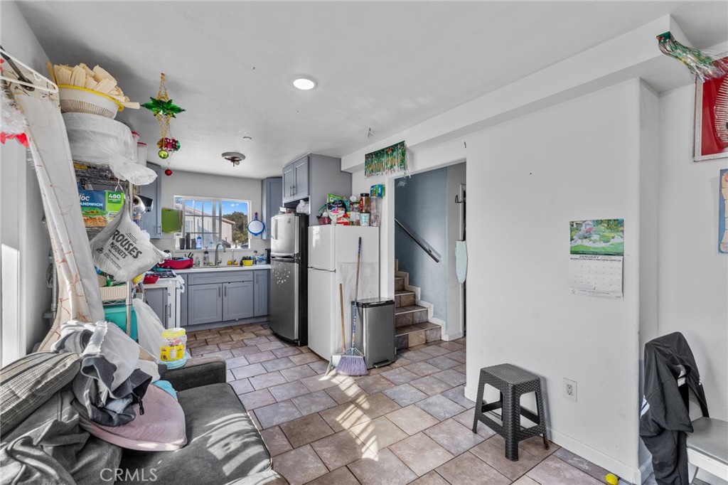879 E 40th Place Property Photo 39