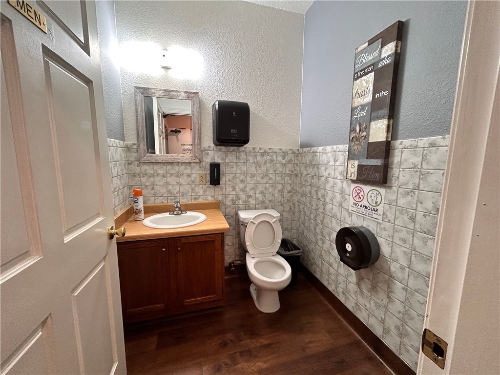 1008 N Ross Property Photo 24
