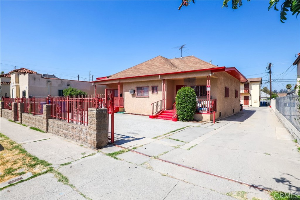2325 Johnston Street Property Photo 4