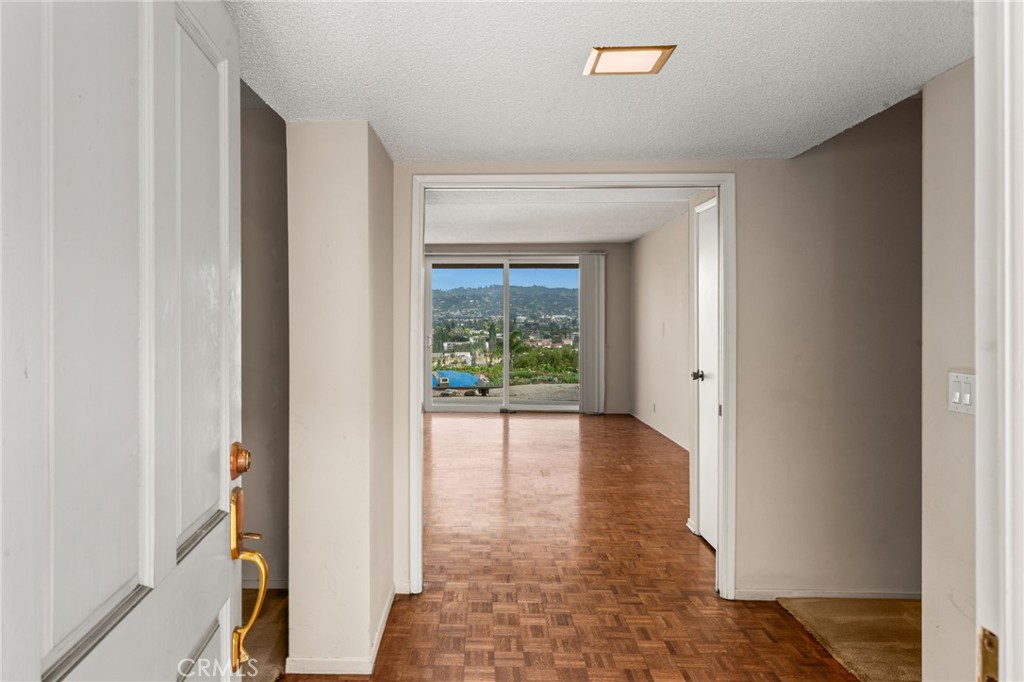 611 Honeywood Lane Property Photo 3