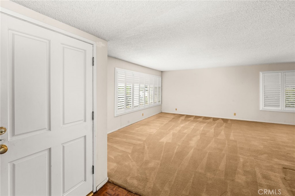 611 Honeywood Lane Property Photo 4