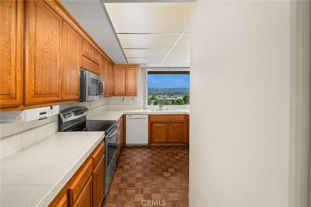 611 Honeywood Lane Property Photo 8