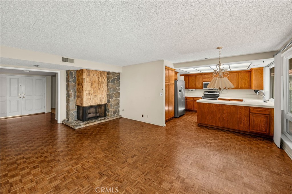 611 Honeywood Lane Property Photo 10