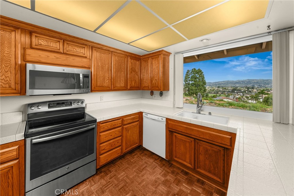 611 Honeywood Lane Property Photo 13