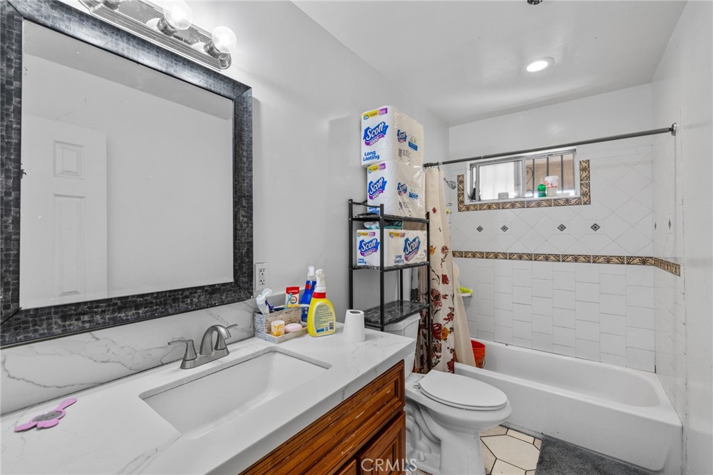 879 E 40th Place Property Photo 13