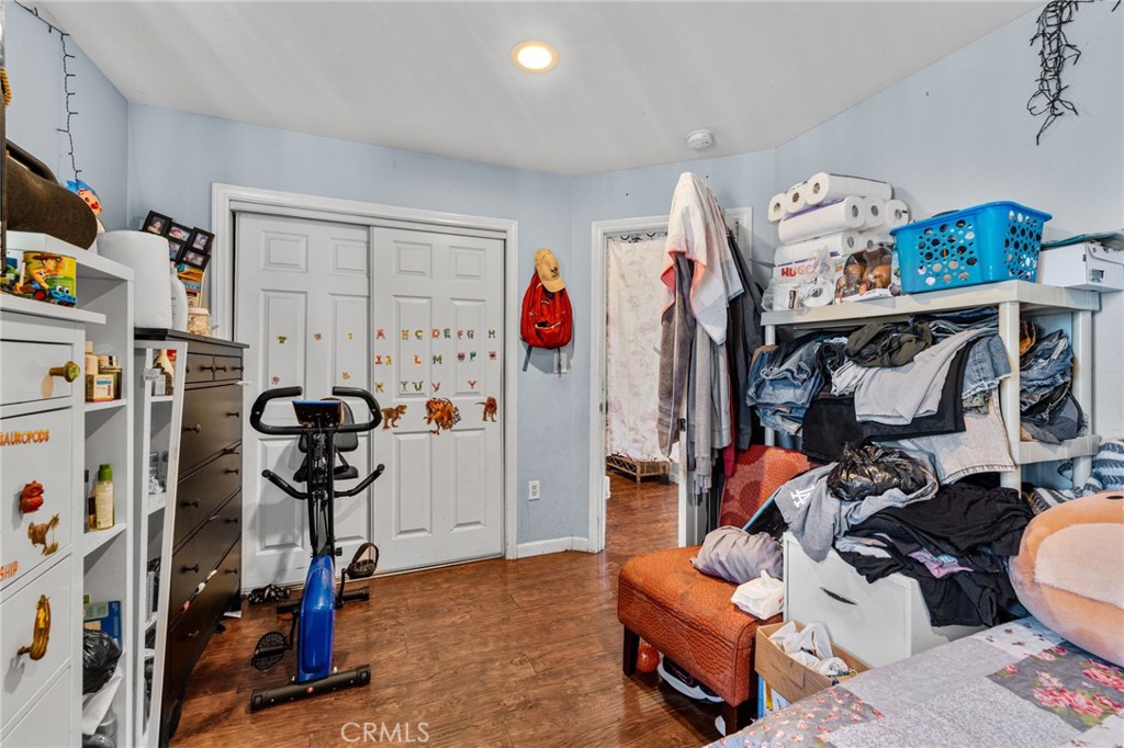 879 E 40th Place Property Photo 35