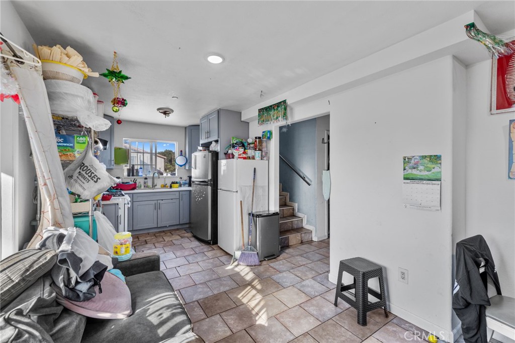 879 E 40th Place Property Photo 39