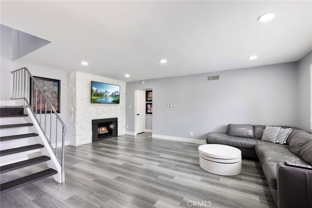 2215 E Avalon Property Photo 8