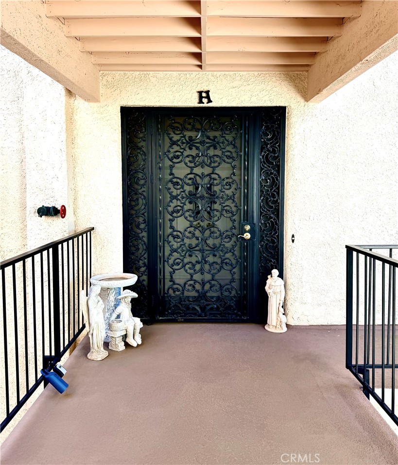5519 Paseo Del Lago E 2h Property Photo 2