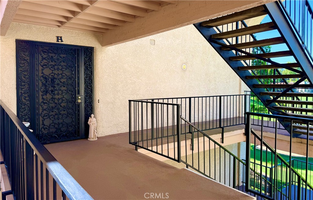 5519 Paseo Del Lago E 2h Property Photo 3