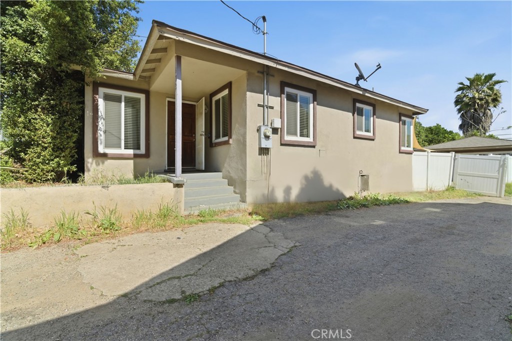 432 N Commonwealth Property Photo 1