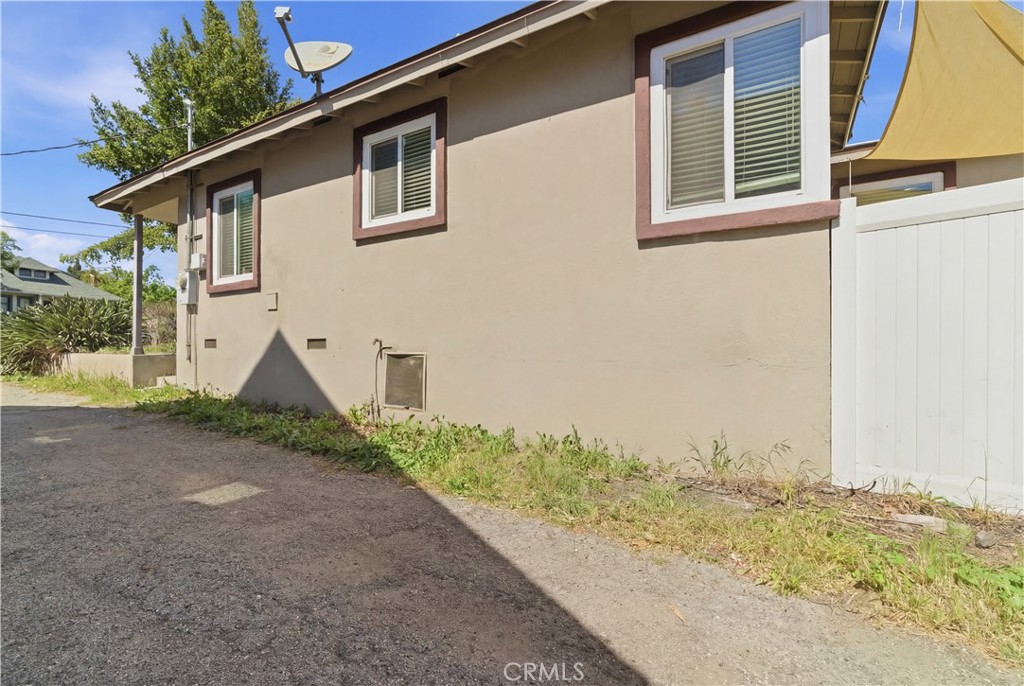 432 N Commonwealth Property Photo 2