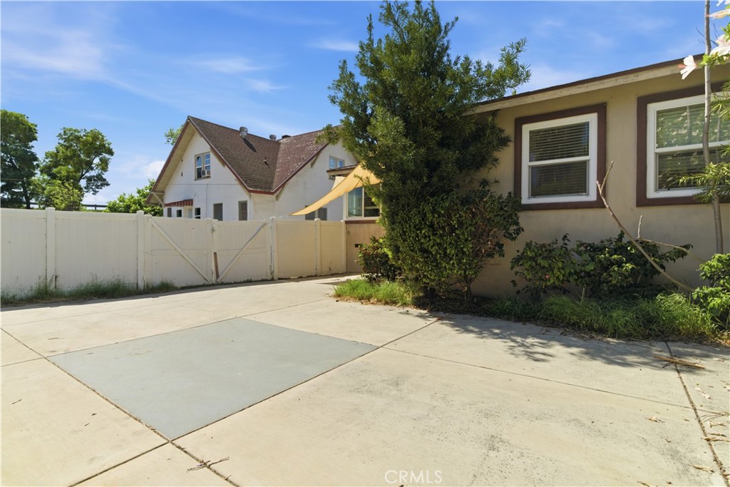 432 N Commonwealth Property Photo 23