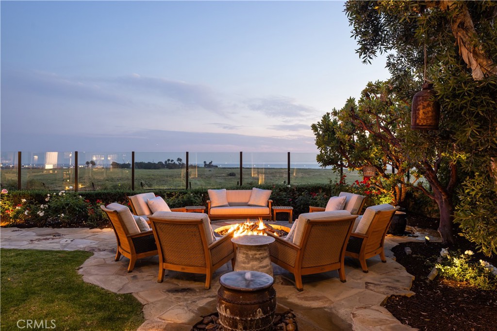 4492 Oceanridge Drive Property Photo 4