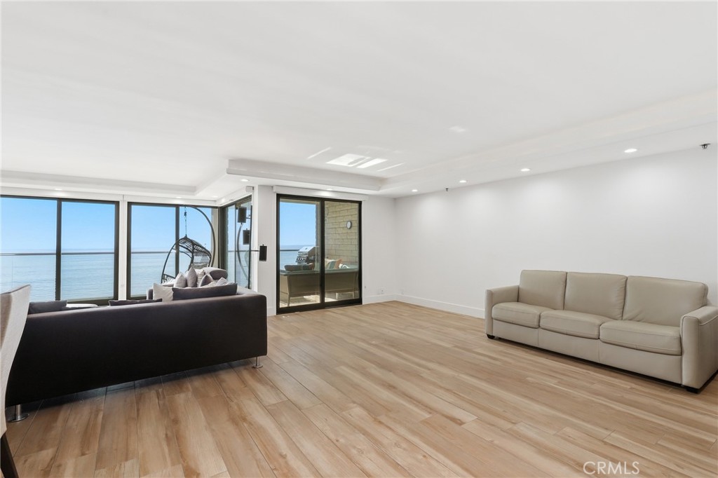 410 Corto Lane E Property Photo 6