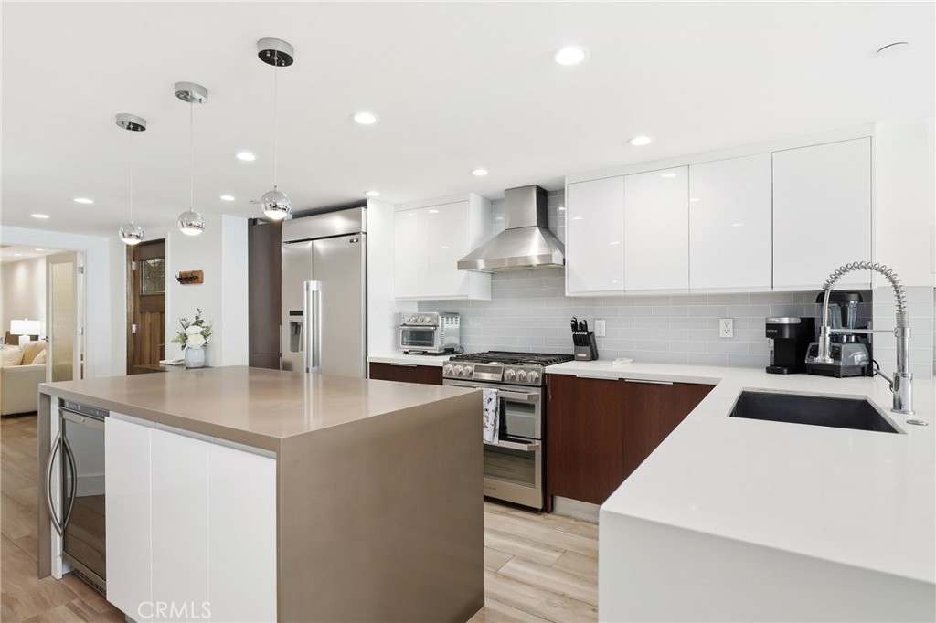 410 Corto Lane E Property Photo 17