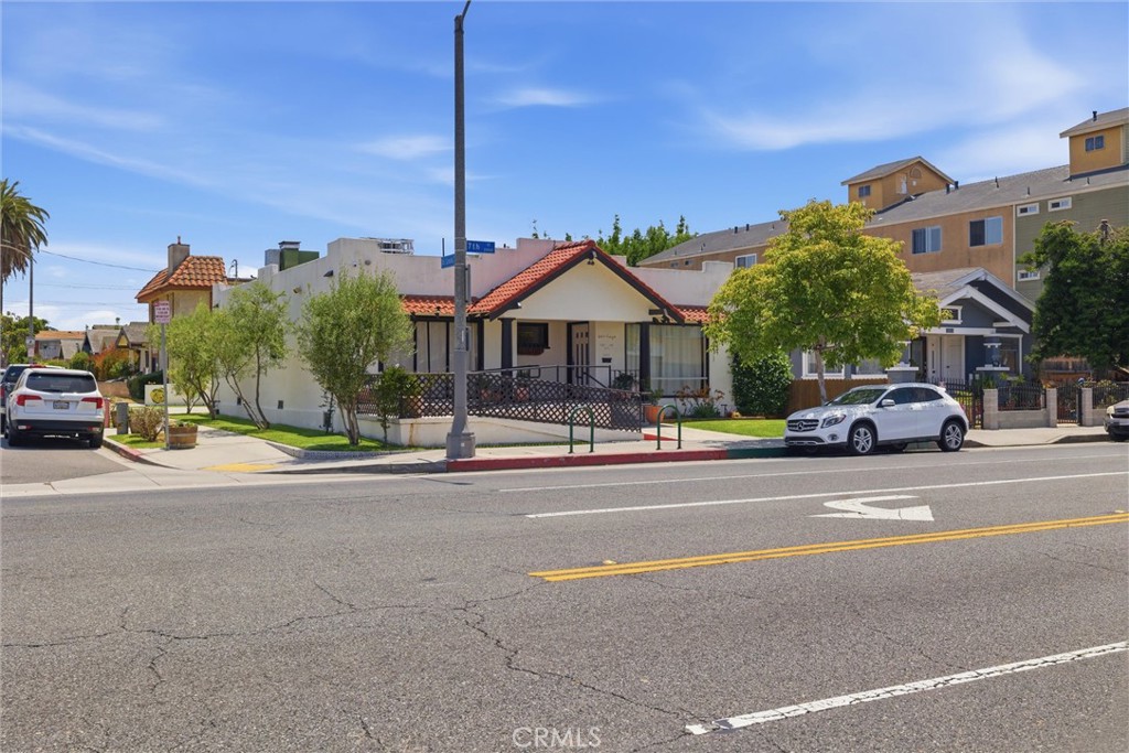 2030 E 7th Street Property Photo 2