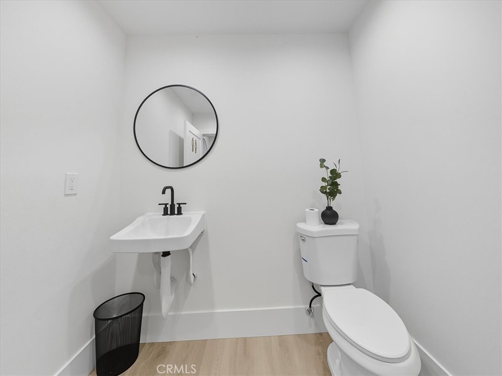 1240 N Jefferson Property Photo 4