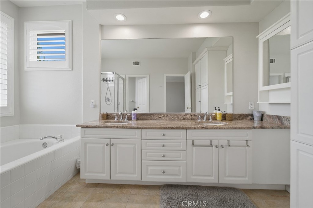 21 Wedgewood Property Photo 54