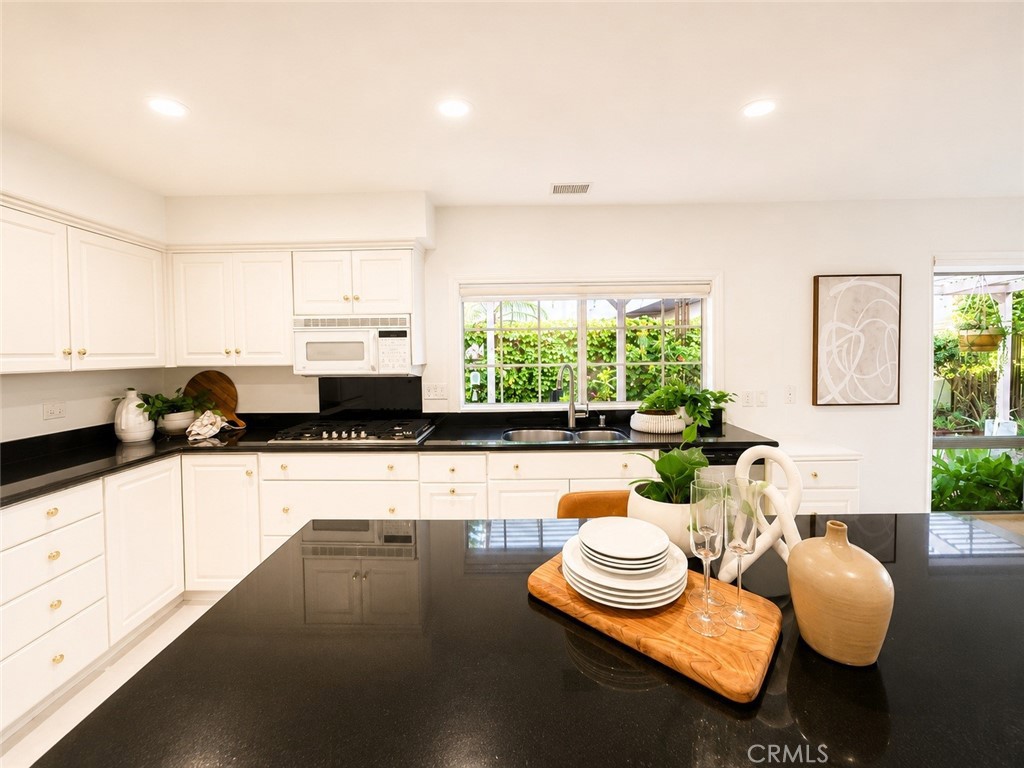 42 Almond Tree Ln Property Photo 10