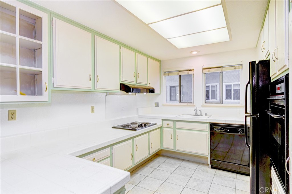 957 Calle Aragon O Property Photo 8