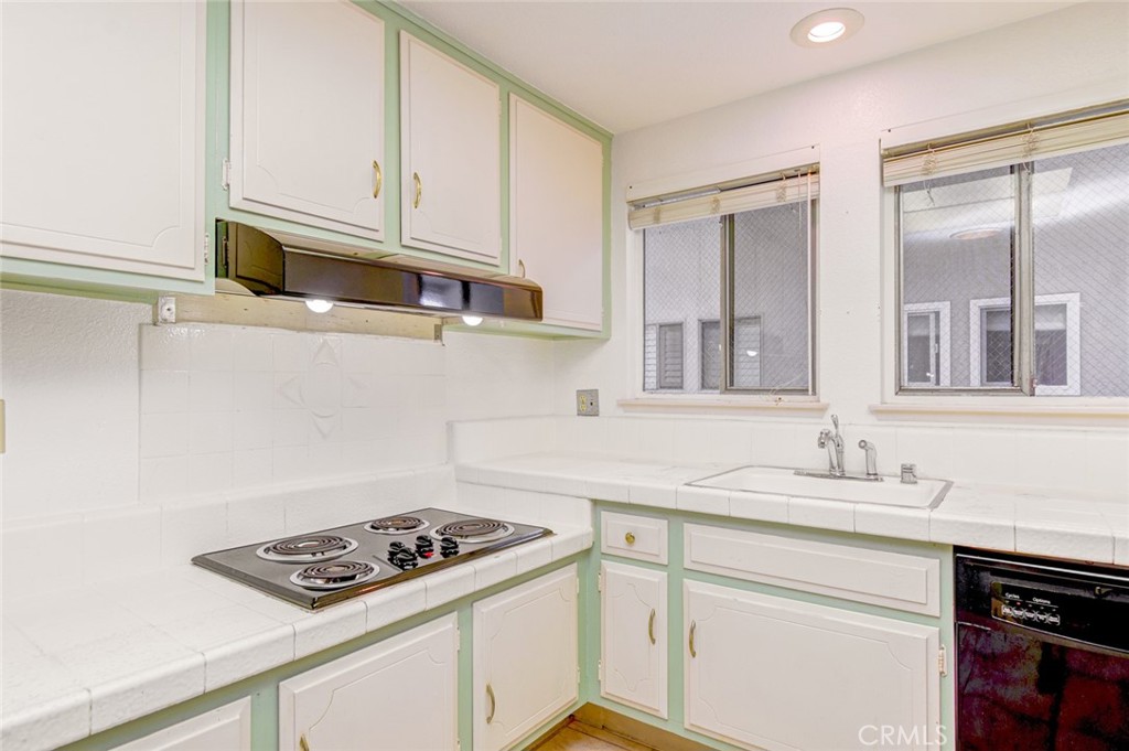957 Calle Aragon O Property Photo 10