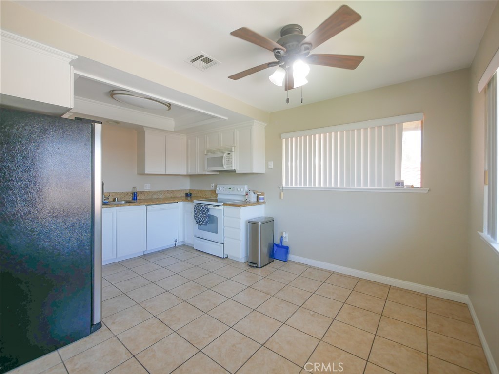 1518 Border G Property Photo 5