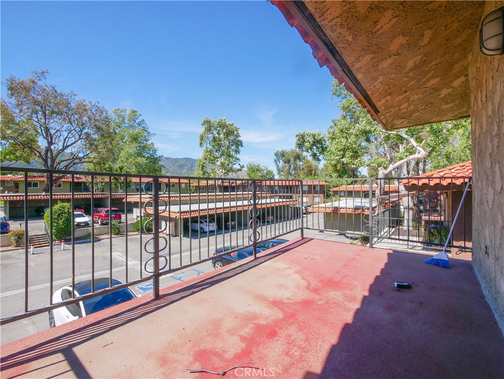 1518 Border G Property Photo 16
