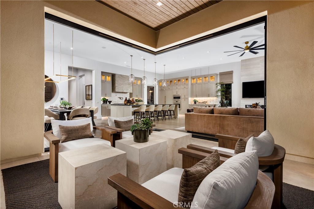 540 Sahara Property Photo 3