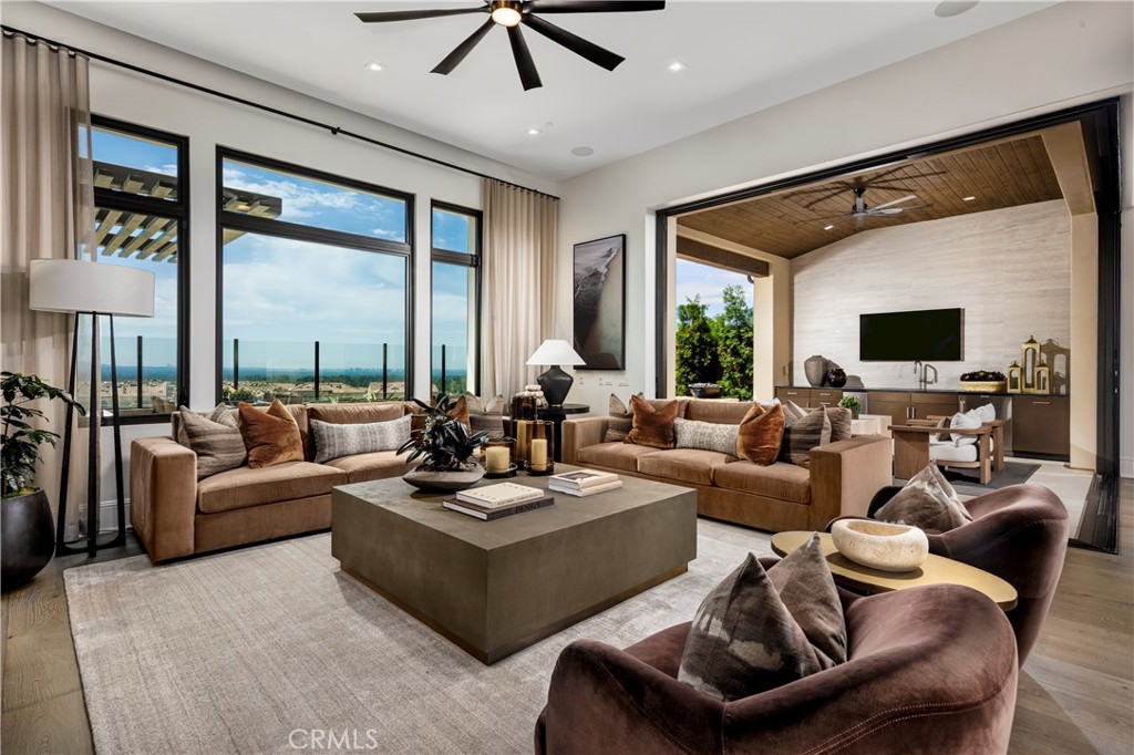 540 Sahara Property Photo 8