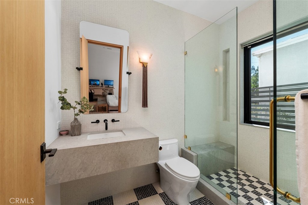 2398 Redlands Drive Property Photo 20