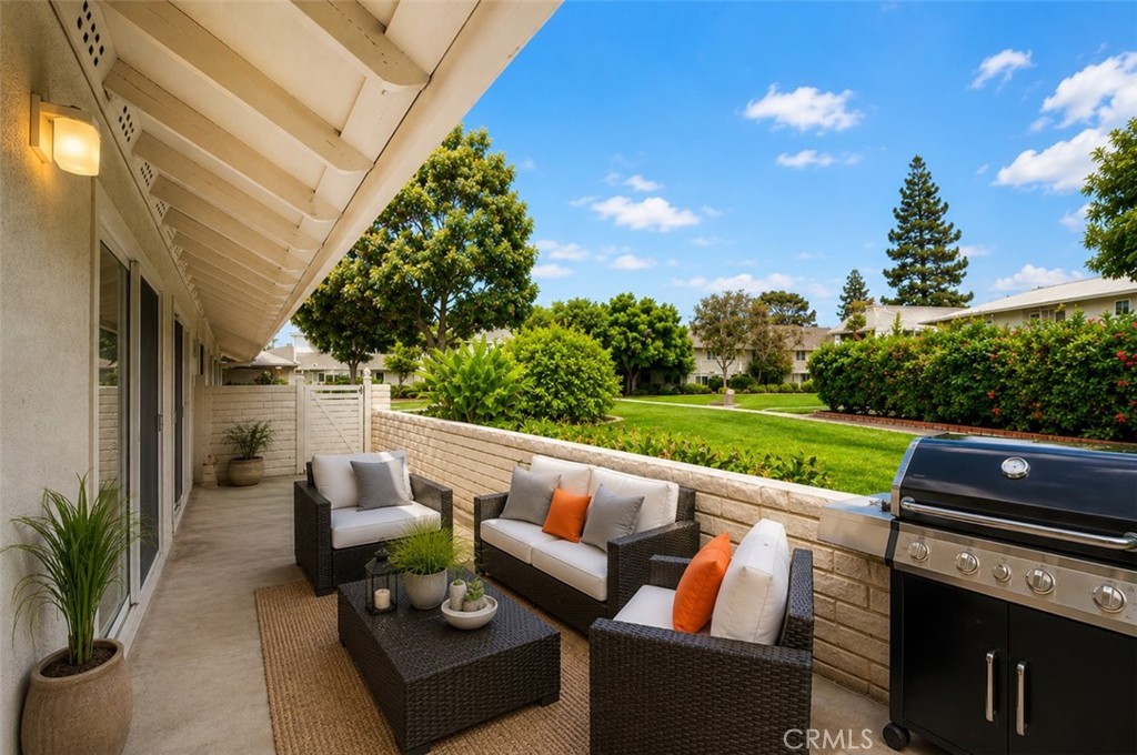 2313 Via Puerta Q Property Photo 4