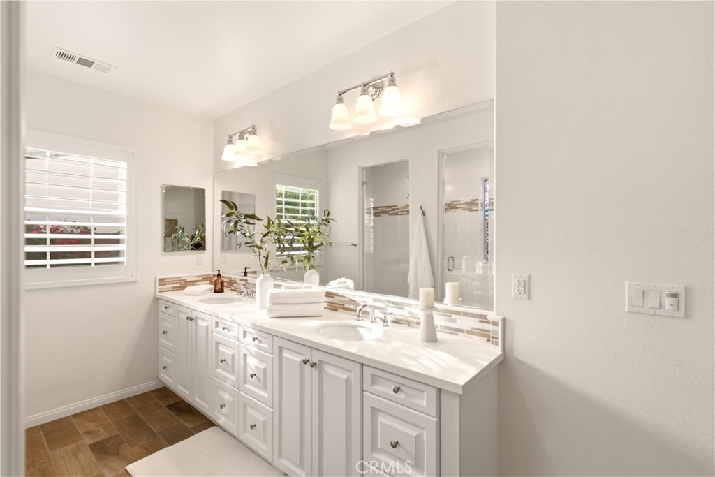 9 Buscar Property Photo 12